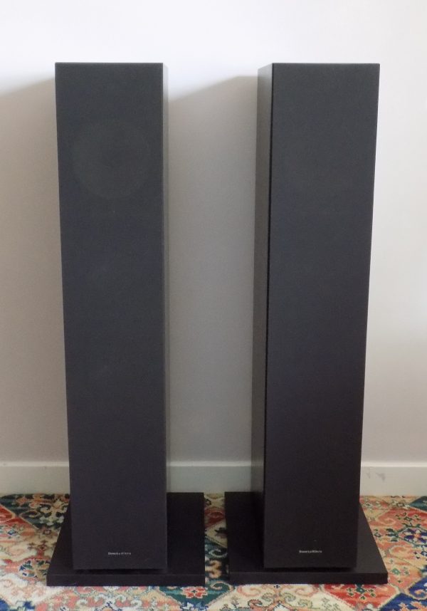 Bowers and Wilkins 683 S2 Speakers
